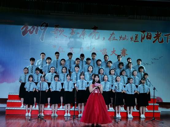 说明: D:\desktop\歌声嘹亮 在灿烂阳光下——舟山一初红五月大合唱汇演\微信图片_20190515180049.jpg
