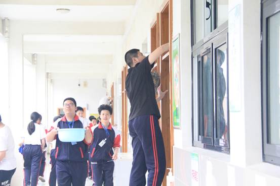 说明: C:\Users\Administrator\Desktop\信息上报\伍青松已审核关于舟山一初创城工作掠影的通讯稿--李枫\创城工作掠影-7.JPG