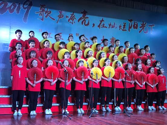 说明: D:\desktop\歌声嘹亮 在灿烂阳光下——舟山一初红五月大合唱汇演\325806eeee48cbc2a1e9e00cee346a0.jpg