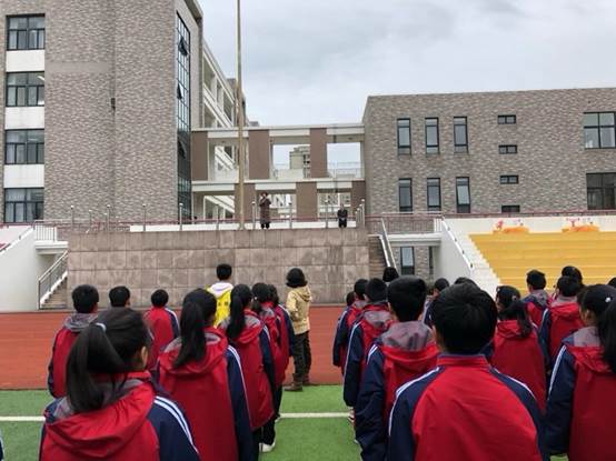 说明: D:\desktop\舟山一初开展防冻防滑之受伤处置演练\780428925173120202.jpg