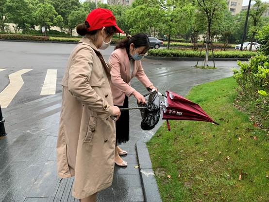 说明: C:\Users\Administrator\Desktop\信息上报\余浩已审核2020年5月8日关于舟山一初开展全体教职工“啄木鸟”志愿者行动的通讯稿：朱碧妮\IMG_7765.HEIC.JPG