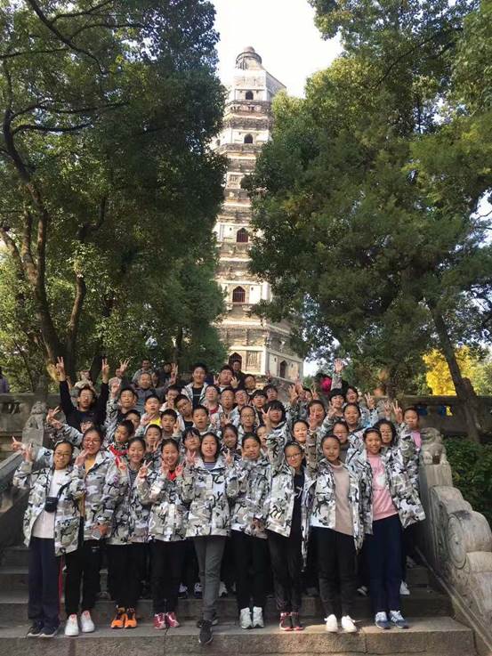 说明: D:\desktop\（新闻稿）七年级读书走天下\159520250432804229.jpg