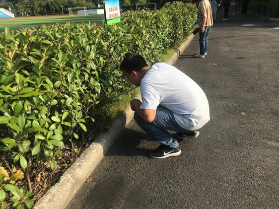 说明: C:\Users\Administrator\Desktop\孙忠已审核2020年9月10日关于舟山一初党员积极投身创城行动的通讯稿--李枫\2020年9月10日关于舟山一初党员教师积极投身创城行动的照片-5.JPG