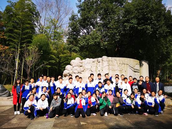 说明: D:\desktop\（新闻稿）八年级读书走天下绍兴之行\881537173858927235.jpg